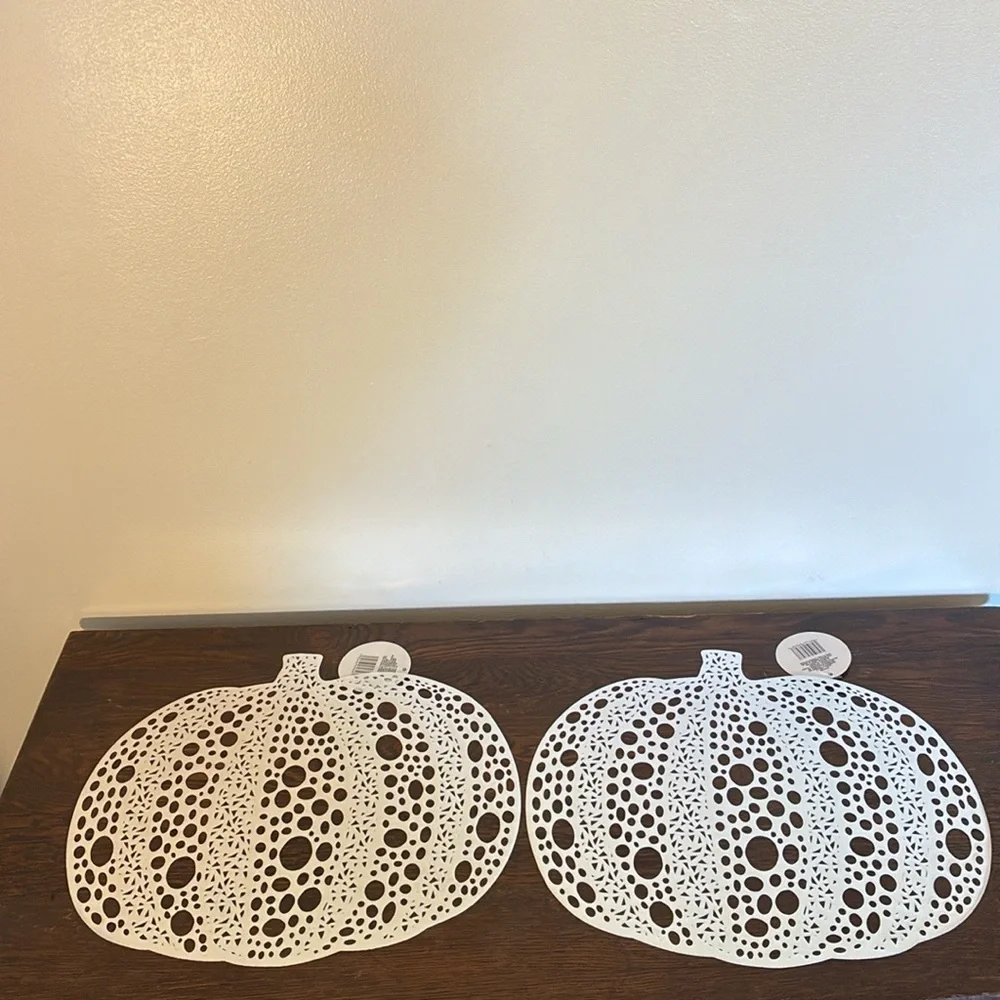 NWT- Set of 4- Gorgeous Metallic Silver Pumpkin Cutout Placemats 16x15